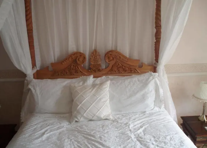 Burnley House 4*