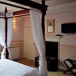 Burnley House بيت ضيافة 4*
