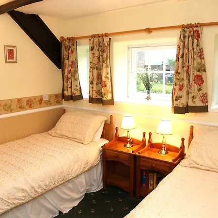 Burnley House Guest house 4*