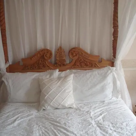 Burnley House 4*
