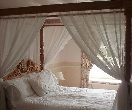 Burnley House 4*