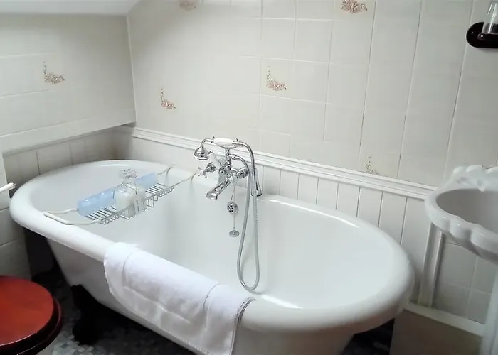 Guest house Burnley House 4*