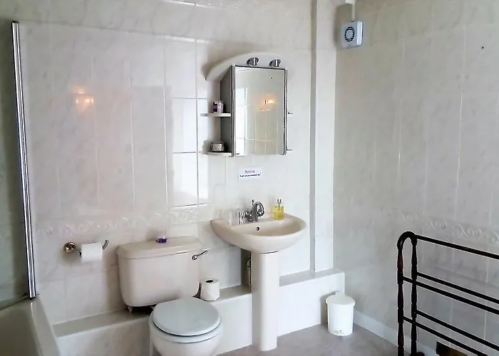 Guest house Burnley House 4*