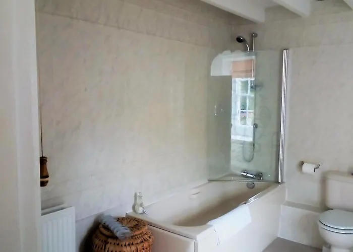 Burnley House Guest house 4*